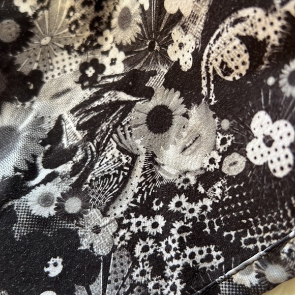 Lululemon Tracker Short 2017 Seawheeze - Counter Culture White / Black Size 4 - Picture 6 of 8